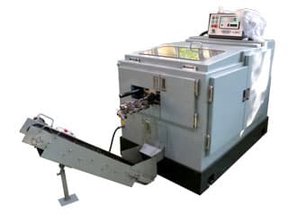 холодно-высадочный автомат RA-15Cx64 с установленным конвейером для выгрузки деталей
